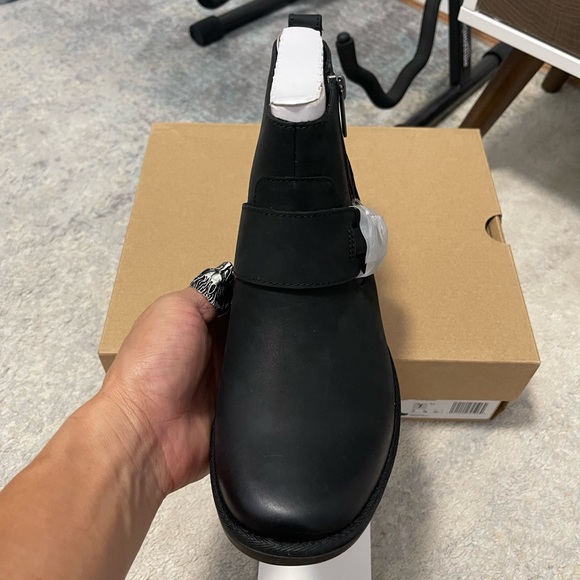 NIB Women’s Size 5 (Euro Sz 36) UGG Cheyne Zipper & Buckle Leather Ankle Boots - Picture 7 of 13